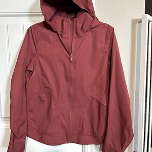 Lululemon Women's Rain jacket/windbreaker. Size 6